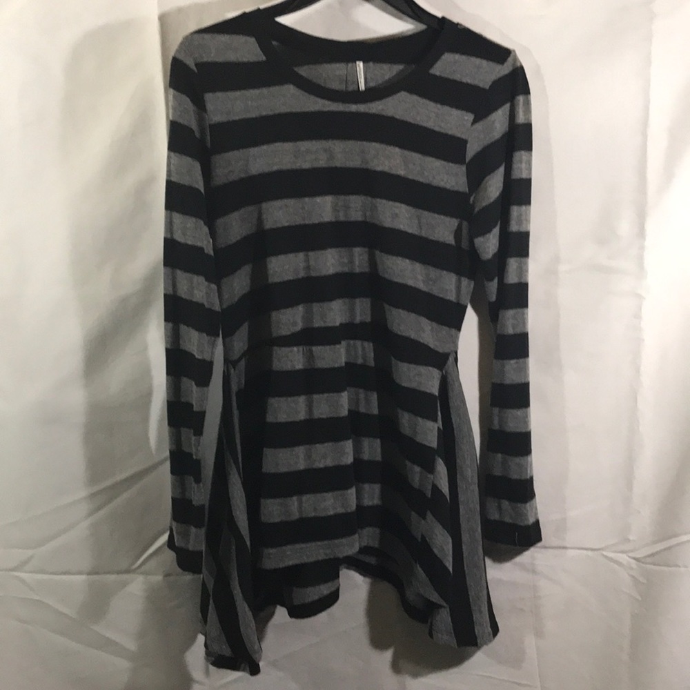 TRESICS Peplum bottom top gray black striped sz M